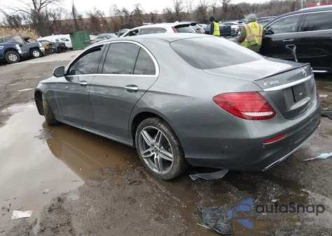 2018 Mercedes-Benz E 300 4Matic z USA, uszkodzony, nr VIN WDDZF4KB3JA355015